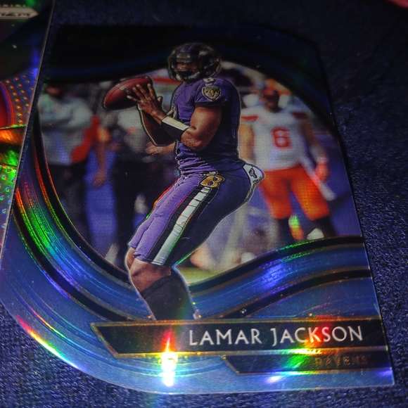 Rookie Threads Football Card - Picture 4 of 7